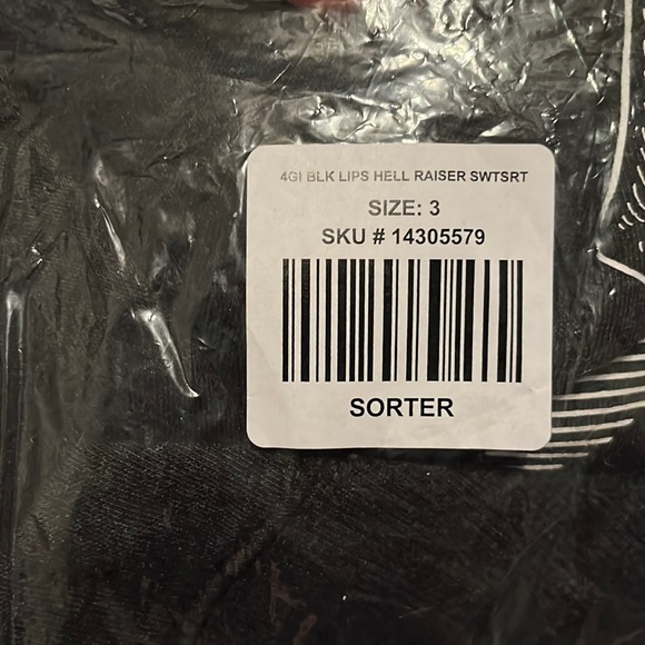 torrid Sweaters - Torrid Betsy Johnson BLK Hellraiser lips sweater size 3